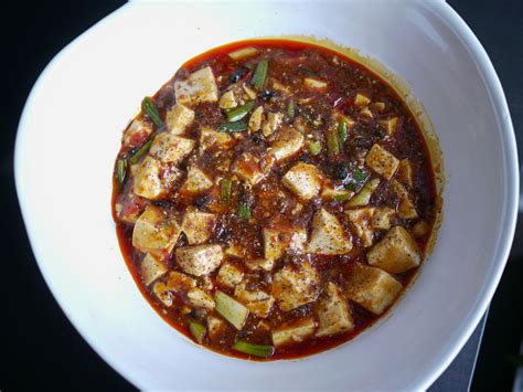  Mapo Doufu: Onko Täydellinen Chili- ja Maisen Suman Seos Kiinan Ya’anista?