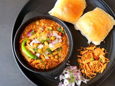  Misal Pav: Mausteista Herkkua ja Kuumaa Vilisevää Seos!