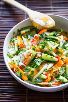  Spicy Rice Noodles with Pickled Vegetables: A Flavor Symphony Exploding with Tangy Spice and Earthy Umami?